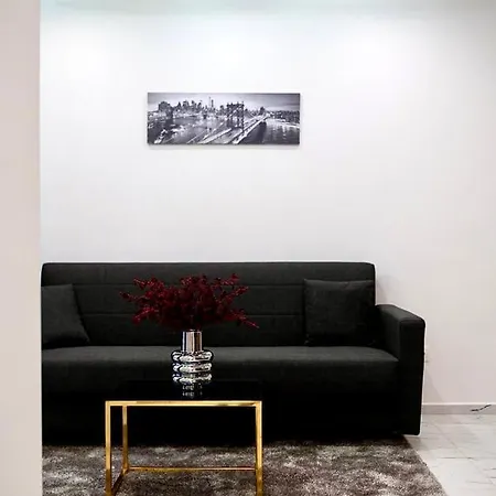 Luxury & Free Parking Apartment