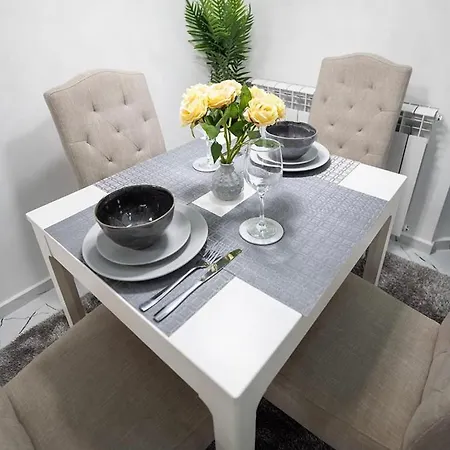 & Free Parking Lägenhet